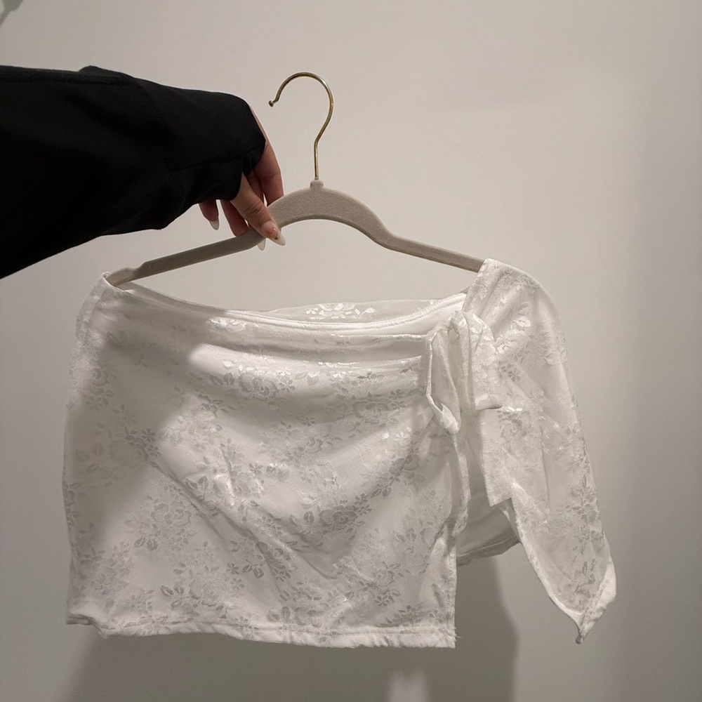White Women’s Floral Wrap Mini Skirt 🤍